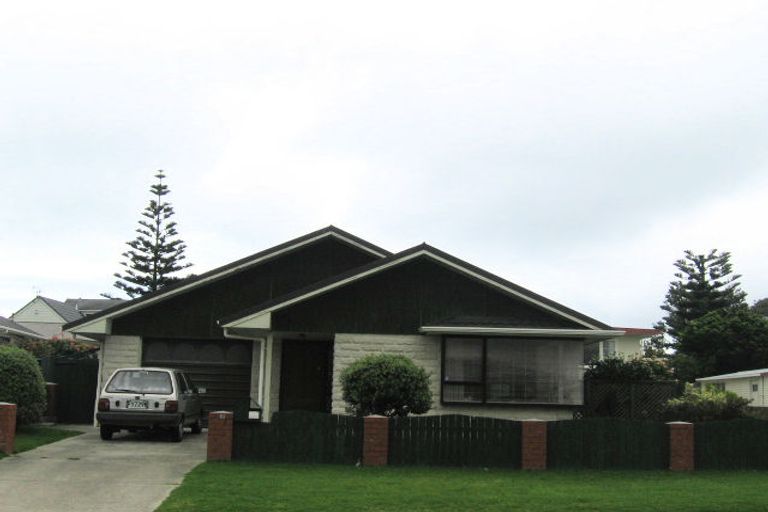 Photo of property in 46 Bluegum Road, Paraparaumu Beach, Paraparaumu, 5032