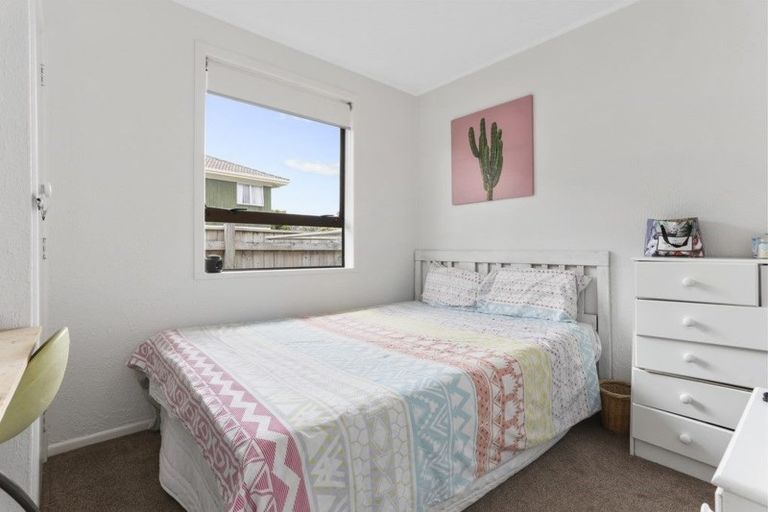 Photo of property in 15a Lillian Place, Orewa, 0931