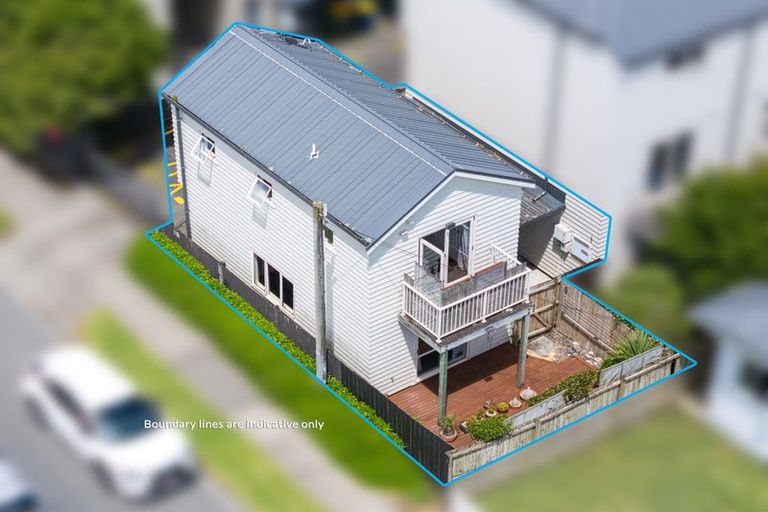 Photo of property in 1/51 Henderson Valley Road, Henderson, Auckland, 0612