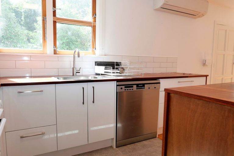 Photo of property in 45a Randwick Road, Northland, Wellington, 6012