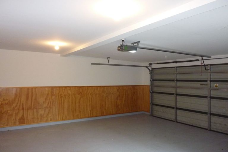 Photo of property in 17a Athol Terrace, Upper Riccarton, Christchurch, 8041