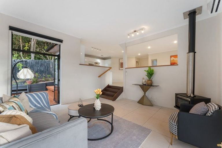Photo of property in 12b Kimberly Grove, Greenhithe, Auckland, 0632