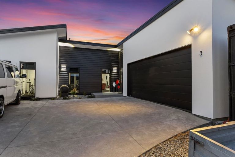 Photo of property in 3 Freeville Place, New Brighton, Christchurch, 8083