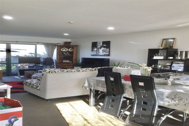 Photo of property in 18/1 Briar Way, New Lynn, Auckland, 0600