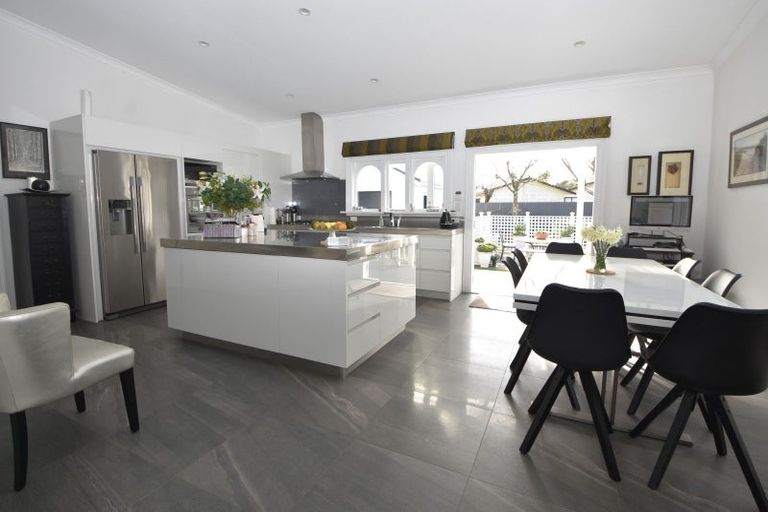 Photo of property in 12 Rhodes Street, Carterton, 5713