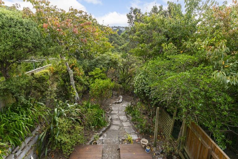 Photo of property in 2/8 Narbada Crescent, Khandallah, Wellington, 6035