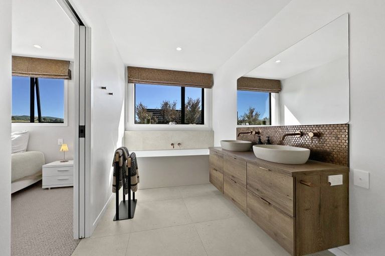 Photo of property in 14 The Fairways, Kinloch, Taupo, 3377