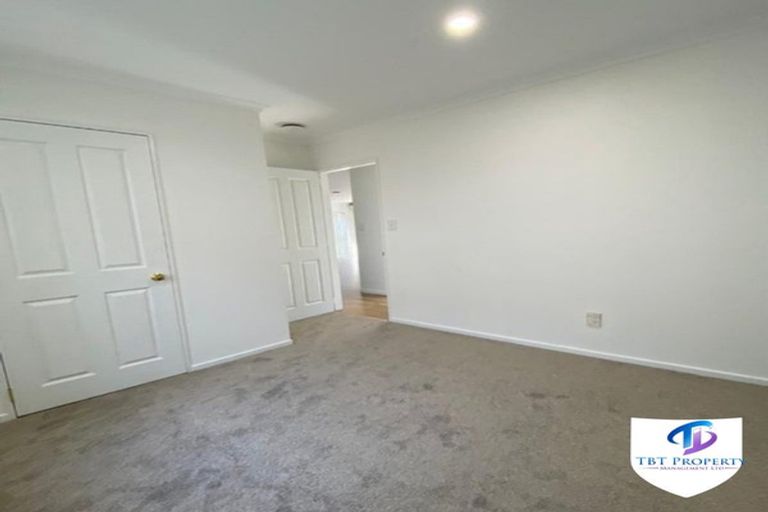 Photo of property in 11 Andover Way, Goodwood Heights, Auckland, 2105