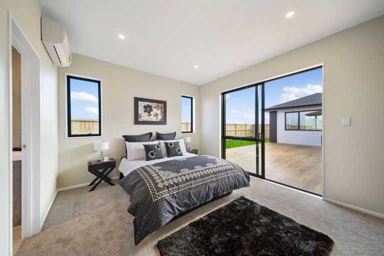 Photo of property in 3 Captain Rings Drive, Papakura, 2110