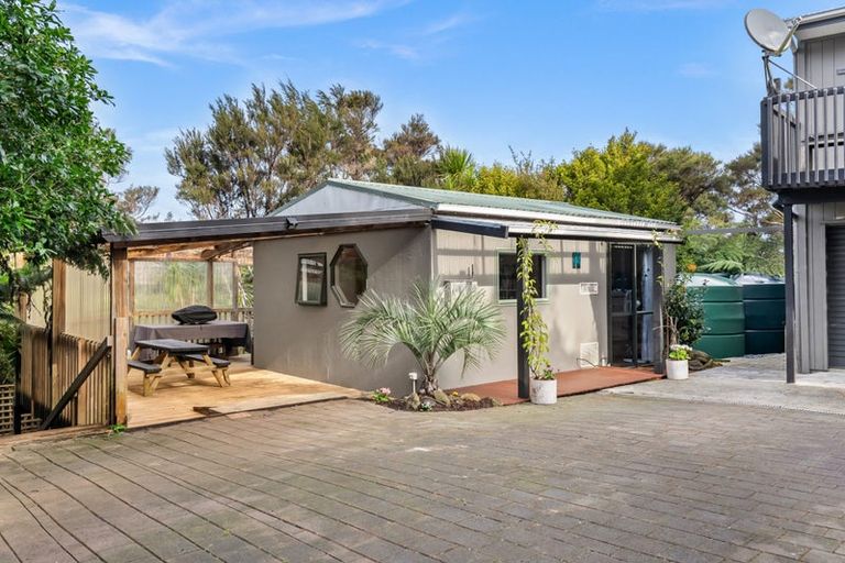 Photo of property in 29 Tahunatapu Road, Parua Bay, Whangarei, 0174