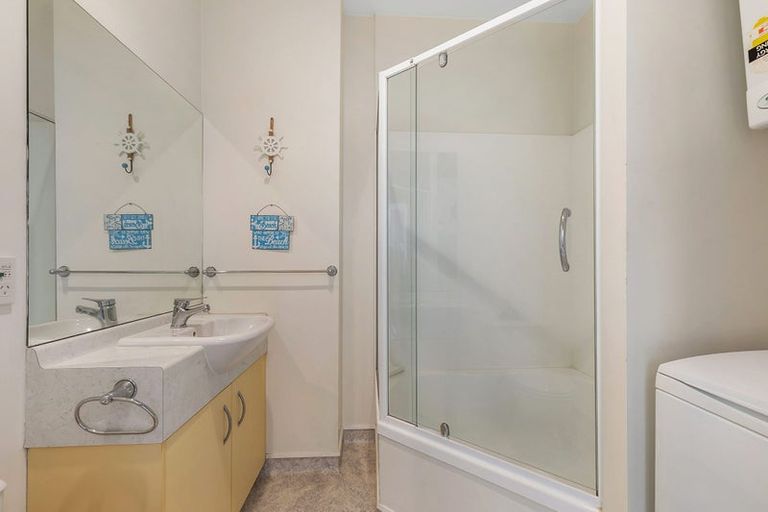 Photo of property in Stadium Garden Flats, 402/107 Thorndon Quay, Pipitea, Wellington, 6011