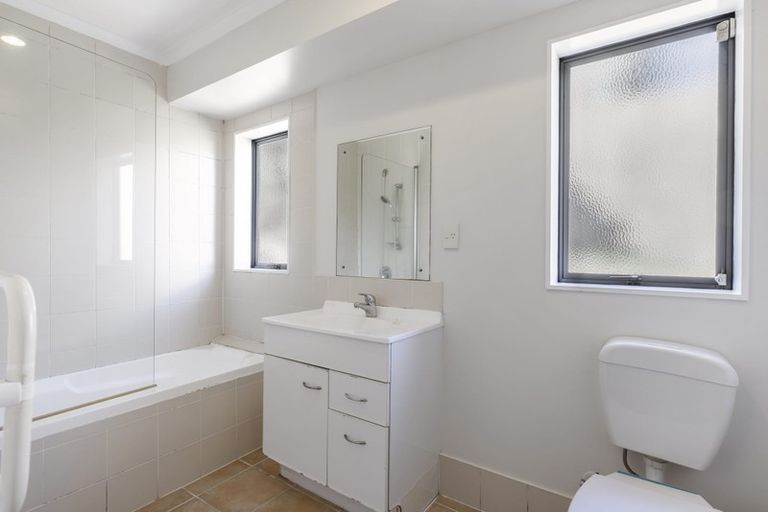 Photo of property in 18 Peninsula Road, Mangere, Auckland, 2022