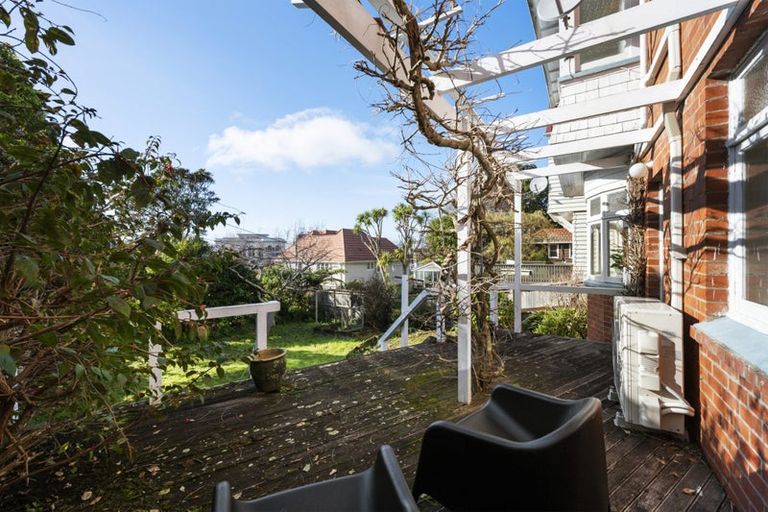Photo of property in 4 Wesley Road, Kelburn, Wellington, 6012