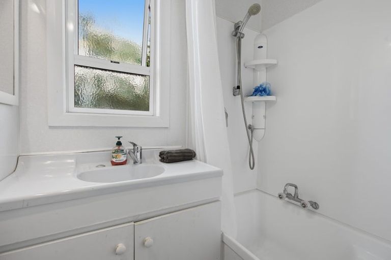 Photo of property in 1/5 Rainsford Street, Moturoa, New Plymouth, 4310