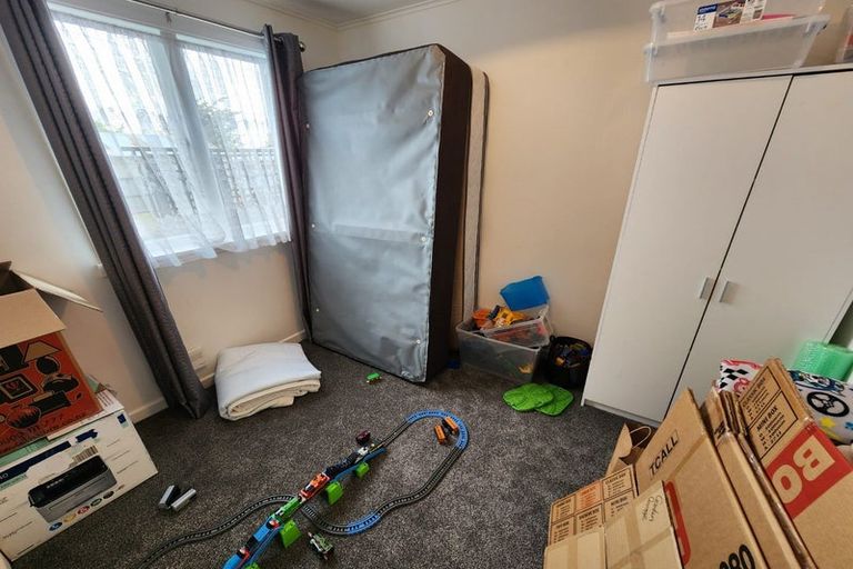 Photo of property in 100 Middlepark Road, Sockburn, Christchurch, 8042