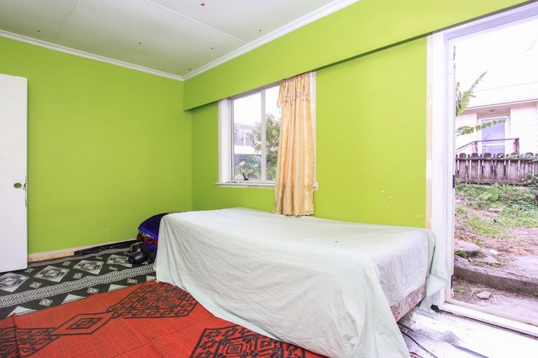 Photo of property in 50 Kelman Road, Kelston, Auckland, 0602