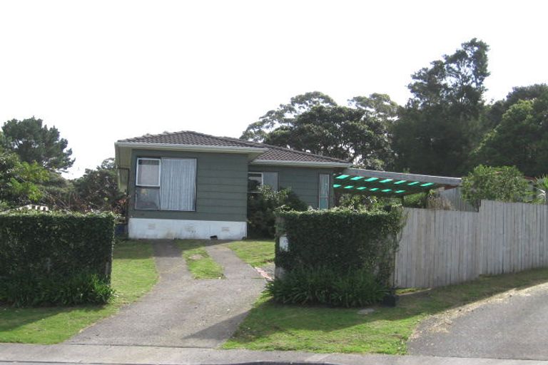 Photo of property in 15 Yule Place, Massey, Auckland, 0614