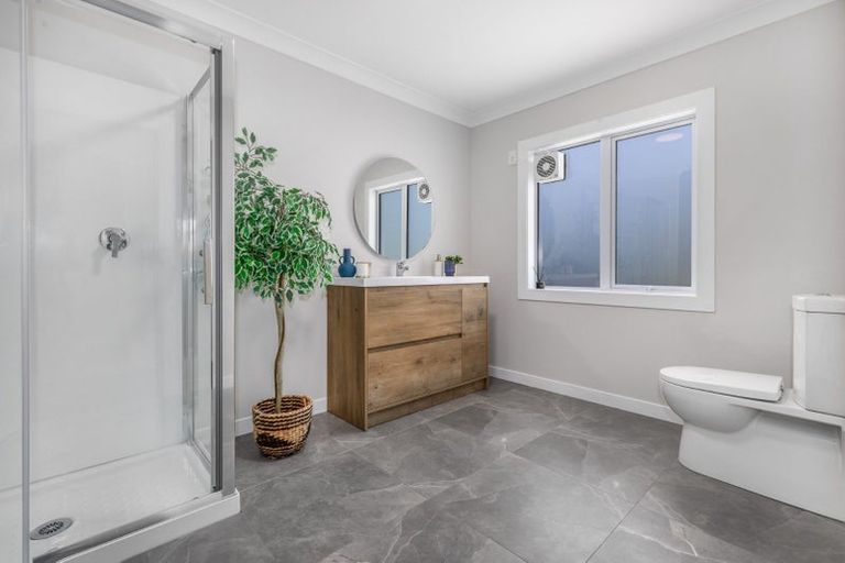 Photo of property in 461 Tararua Road, Levin, 5571