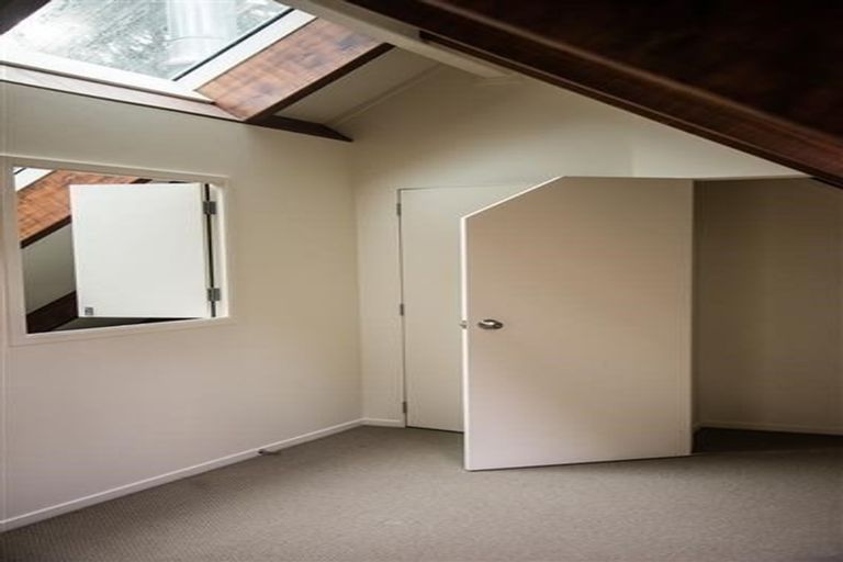 Photo of property in 28a Brunton Place, Glenfield, Auckland, 0629