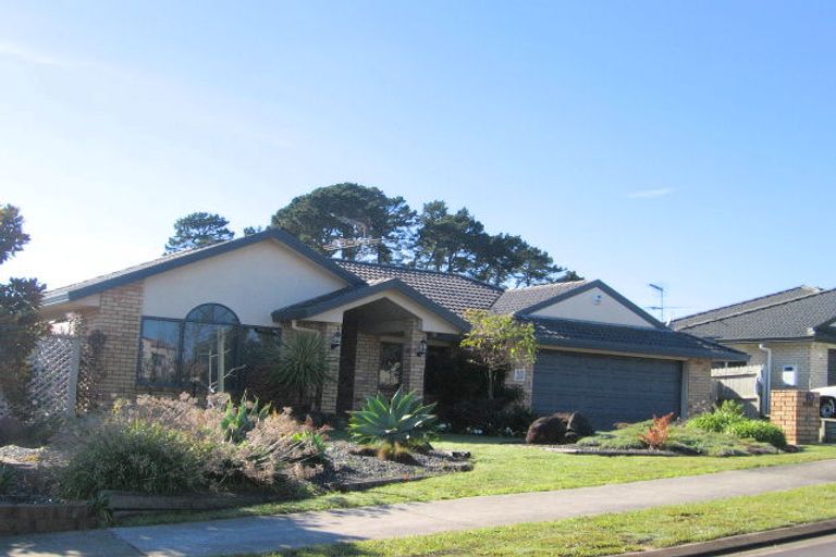 Photo of property in 10 Conacher Close, East Tamaki Heights, Auckland, 2016