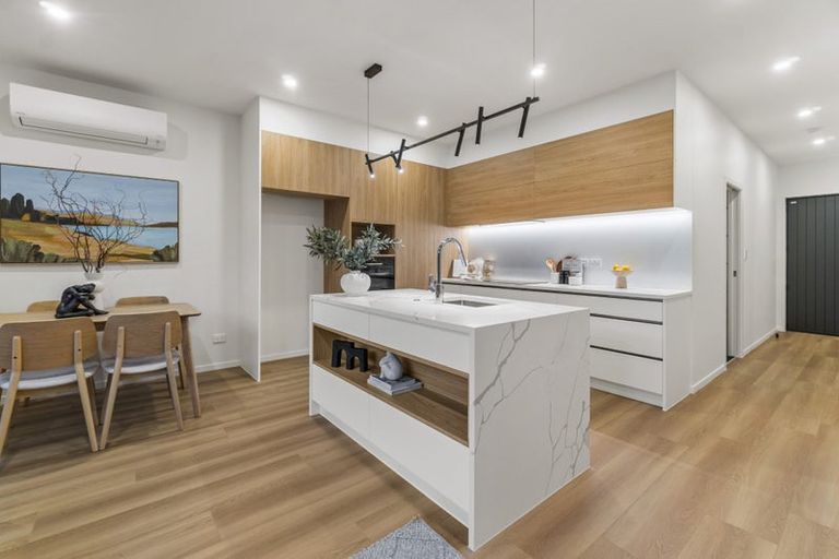 Photo of property in 37 Corunna Road, Milford, Auckland, 0620