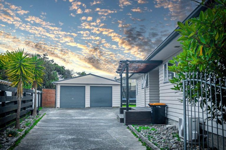 Photo of property in 17 John F Kennedy Drive, Milson, Palmerston North, 4414