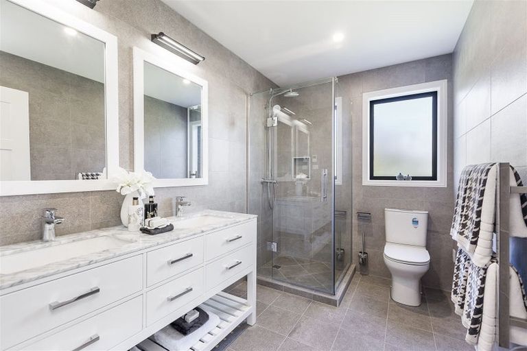 Photo of property in 25 Rothesay Bay Road, Rothesay Bay, Auckland, 0630