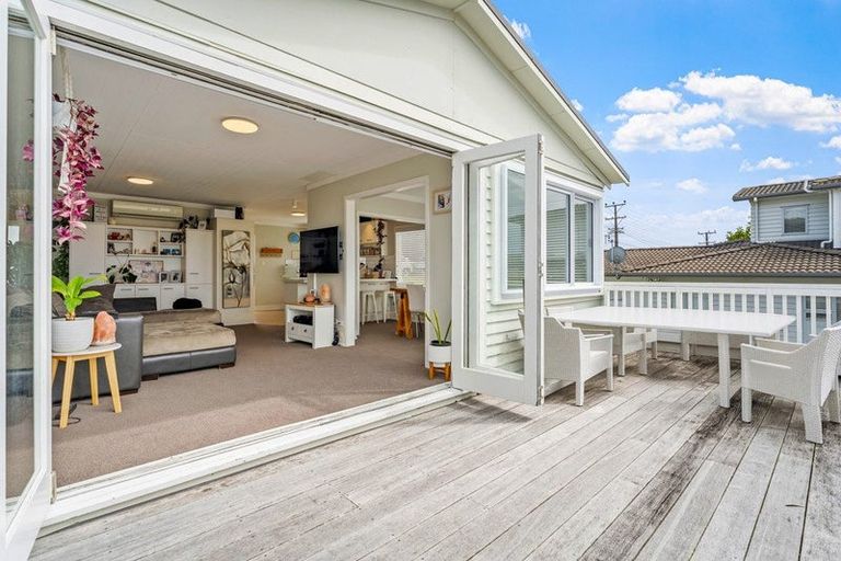 Photo of property in 75 Stanmore Bay Road, Stanmore Bay, Whangaparaoa, 0932