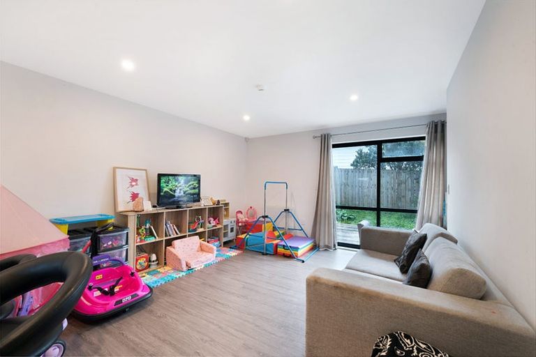 Photo of property in 4337c Great North Road, Glendene, Auckland, 0602