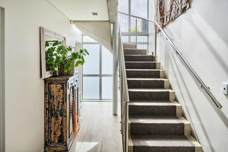 Photo of property in 35 Endeavour Drive, Whitby, Porirua, 5024