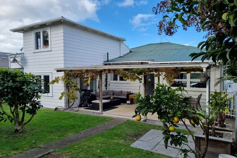 Photo of property in 12 Seabreeze Road, Narrow Neck, Auckland, 0624