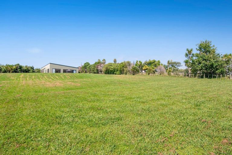 Photo of property in 60 Goodall Road, Snells Beach, 0920