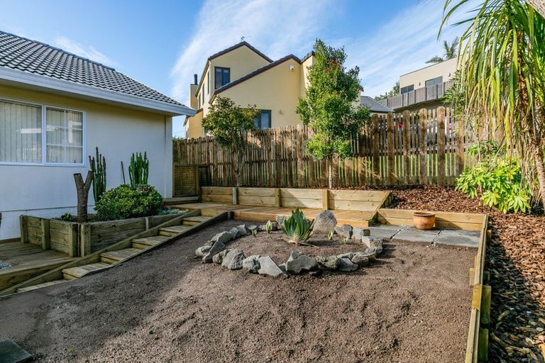 Photo of property in 4 Shannon Place, Torbay, Auckland, 0630