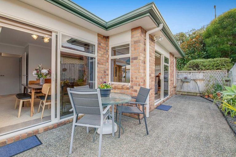 Photo of property in 25 Chesterfield Way, Orewa, 0931
