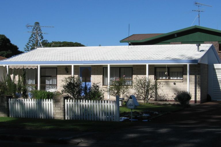 Photo of property in 4 Puriri Avenue, Orewa, 0931