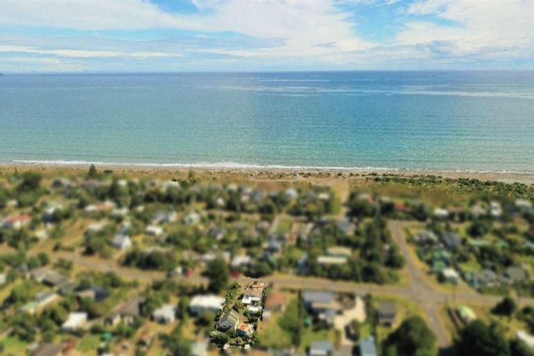 Photo of property in 32 Dixie Street, Te Horo Beach, Otaki, 5581