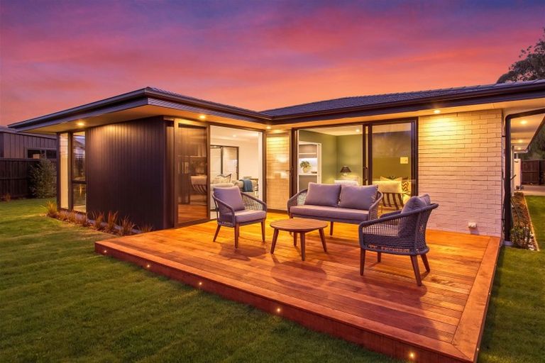 Photo of property in 92 Leistrella Road, Hoon Hay, Christchurch, 8025