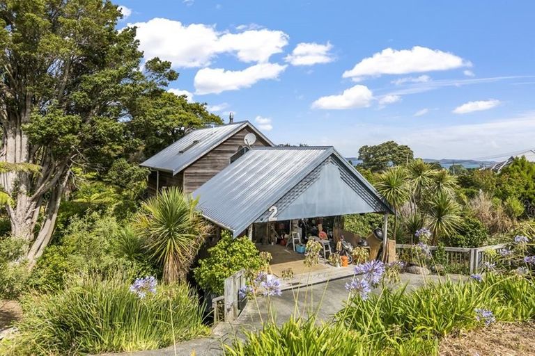 Photo of property in 2 Hill Street, Leigh, 0985