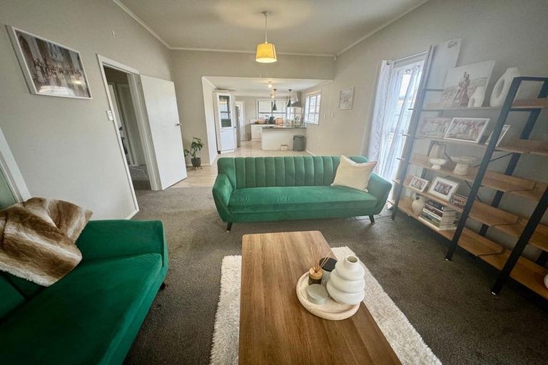 Photo of property in 18 Rosella Road, Mangere East, Auckland, 2024