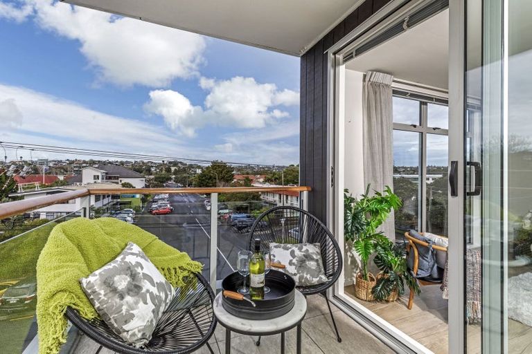 Photo of property in Norfolk Apartments, 201/19 Bute Road, Browns Bay, Auckland, 0630