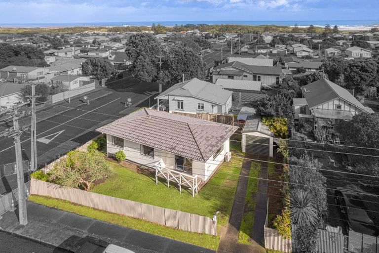 Photo of property in 87 Cornfoot Street, Castlecliff, Whanganui, 4501