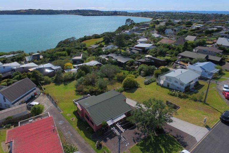 Photo of property in 19 Melandra Road, Stanmore Bay, Whangaparaoa, 0932