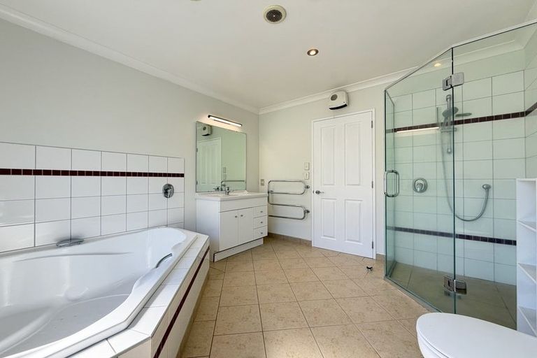 Photo of property in 27 Sandybrow, Churton Park, Wellington, 6037