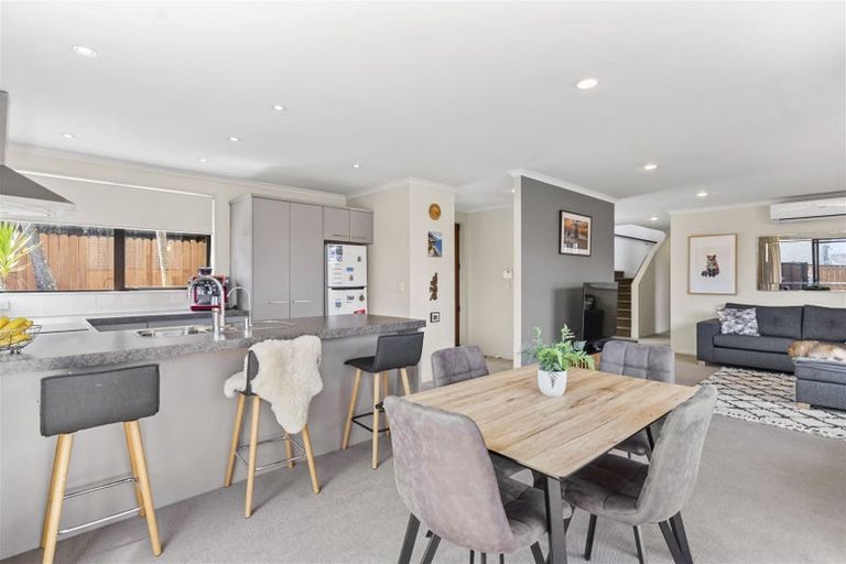 Photo of property in 48a Lewisham Street, Highland Park, Auckland, 2010