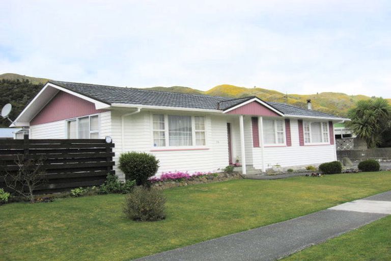 Photo of property in 16 Berkeley Road, Wainuiomata, Lower Hutt, 5014