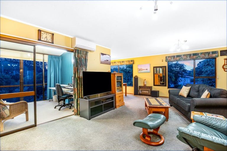 Photo of property in 12 Exploration Way, Whitby, Porirua, 5024