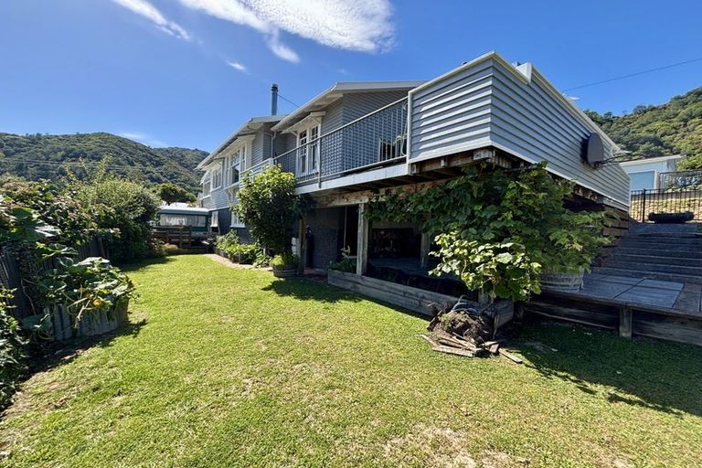 Photo of property in 71 Kent Street, Picton, 7220