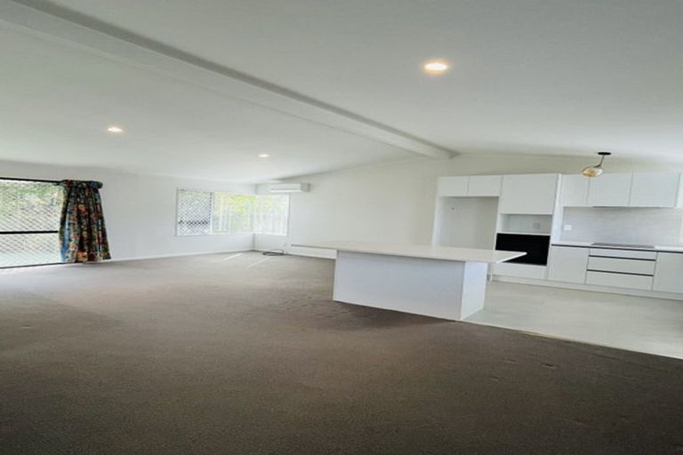 Photo of property in 2/13 Trinidad Road, Sunnynook, Auckland, 0620