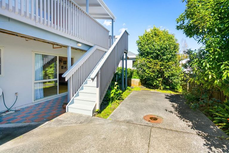 Photo of property in 129a View Road, Sunnyvale, Auckland, 0612