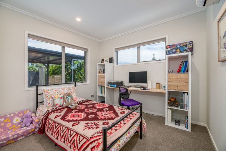 Photo of property in 16a Pine Avenue, Henderson, Auckland, 0612